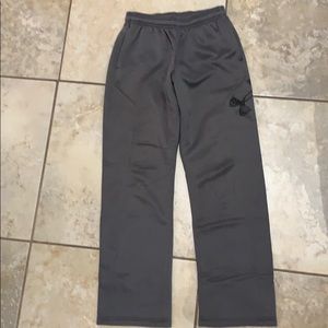 Youth Under Armour sweatpants with pockets